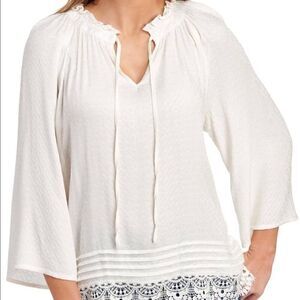 Melissa Paige laced peasant Top
